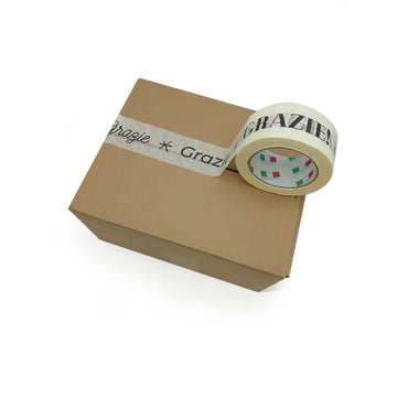 Nastro adesivo personalizzato che chiude un pacco